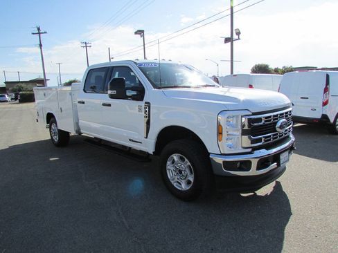 Used 2025 Ford F350 XLT image 2