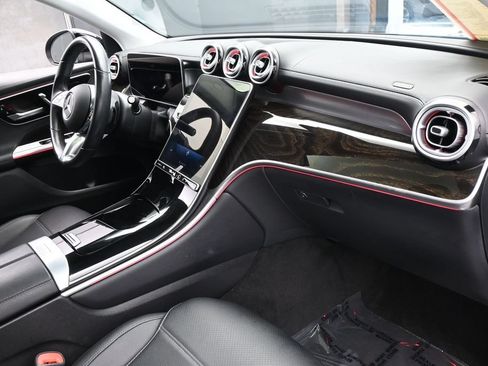 Used 2025 Mercedes-Benz GLC 300 4MATIC image 46