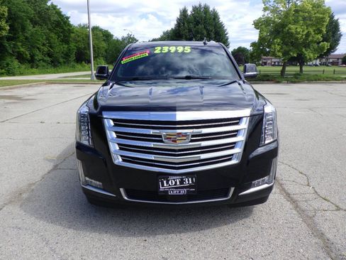 Used 2017 Cadillac Escalade ESV Platinum AWD/4WD image 4