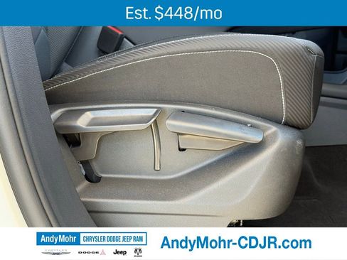Used 2025 Volkswagen Atlas Cross Sport SE FWD image 40