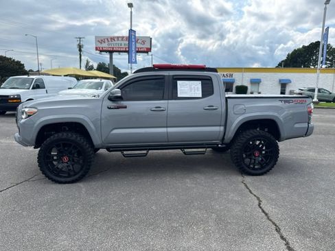 Used 2021 Toyota Tacoma TRD Sport AWD/4WD image 3