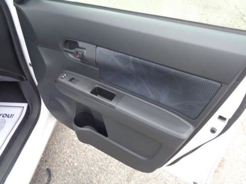 Used 2012 Scion xB 5-Door Wagon 5-Spd MT image 21