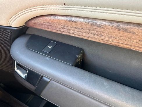 Used 2017 Land Rover Discovery HSE image 59