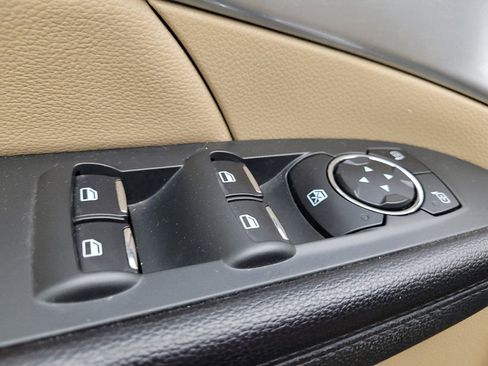 Used 2017 Ford Explorer XLT w/ Equipment Group 202A FWD image 27