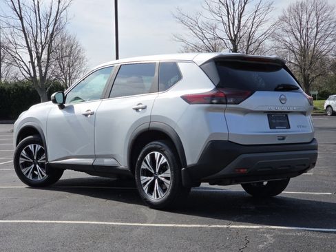 Used 2023 Nissan Rogue SV image 16
