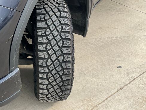 Used 2022 GMC Sierra 1500 AT4X image 9