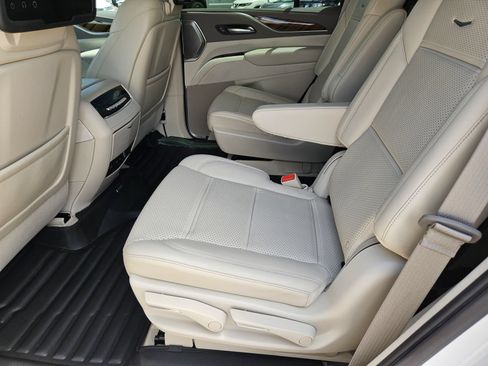 Used 2022 Cadillac Escalade Premium Luxury Platinum AWD/4WD image 17