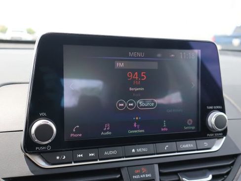 Used 2025 Nissan Altima 2.5 SV FWD image 16