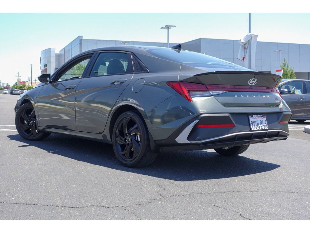 Used 2026 Hyundai Elantra SEL FWD image 7