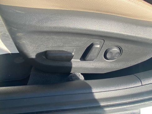 Used 2017 Hyundai Elantra Limited w/ Limited Tech Package 04 FWD image 19