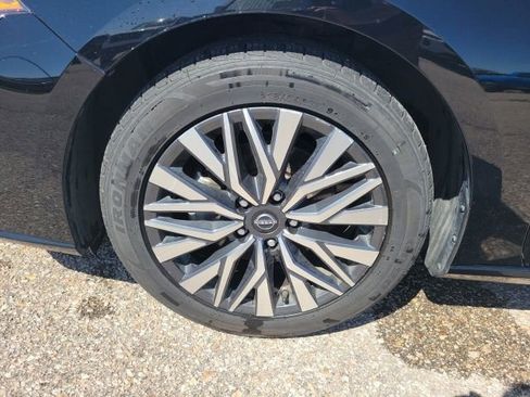 Used 2024 Nissan Altima 2.5 SV FWD image 25