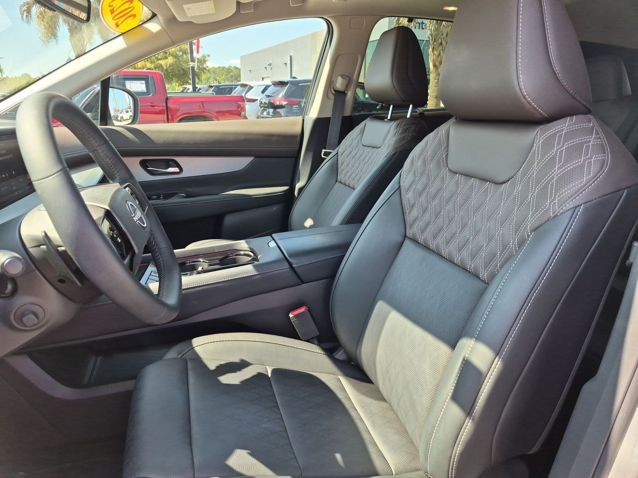 Certified 2025 Nissan Murano Platinum w/ Cargo Package AWD/4WD image 14