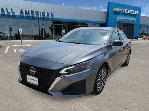 Used 2024 Nissan Altima 2.5 SV FWD image 1