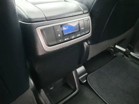 Used 2019 Toyota Highlander XLE image 14