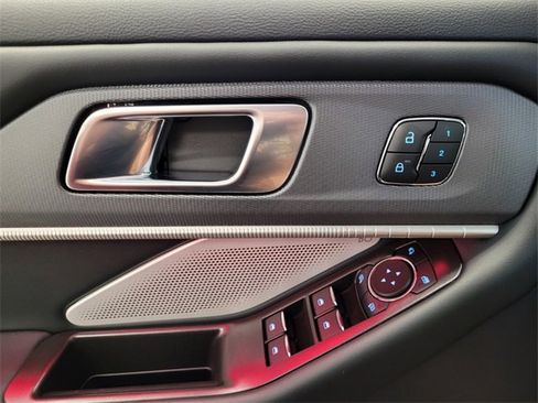 Used 2025 Ford Explorer ST image 27