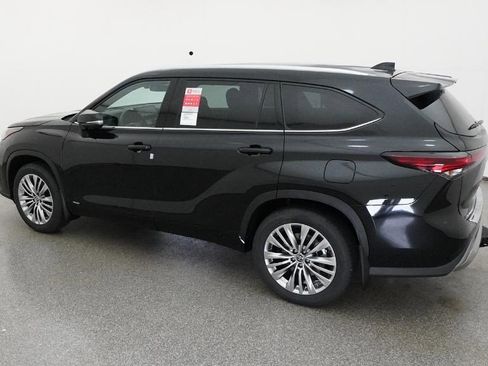 New 2026 Toyota Highlander Platinum AWD/4WD image 15