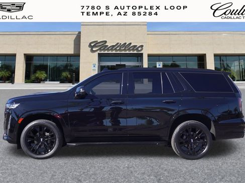 Used 2023 Cadillac Escalade Premium Luxury image 2