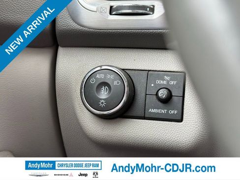 Used 2015 GMC Acadia SLT image 16