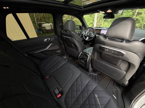 Used 2024 BMW X5 xDrive40i w/ M Sport Package image 25