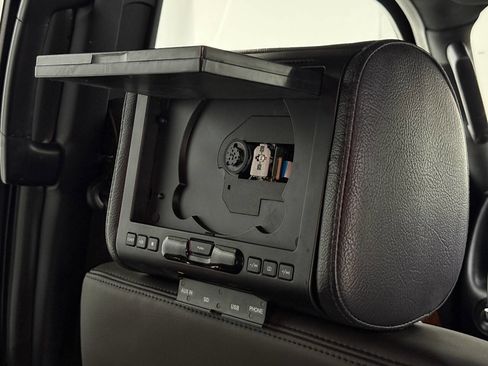 Used 2015 Lincoln Navigator 2WD image 38