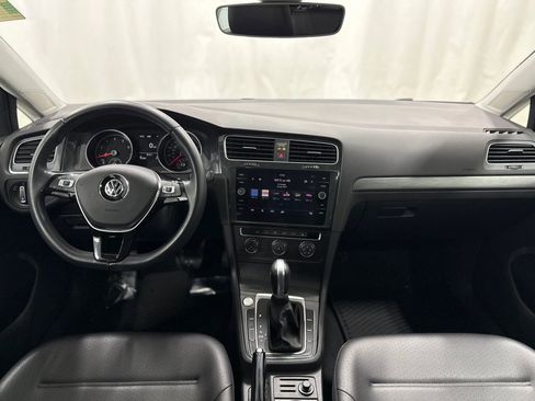 Used 2019 Volkswagen Golf SE image 15