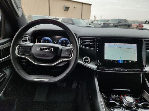 Used 2022 Jeep Wagoneer Series III AWD/4WD image 10