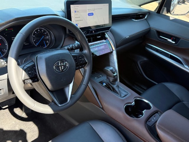 Used 2023 Toyota Venza XLE AWD/4WD image 8