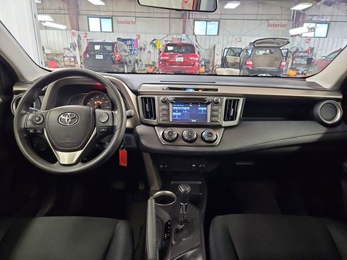 Used 2015 Toyota RAV4 LE AWD/4WD image 18