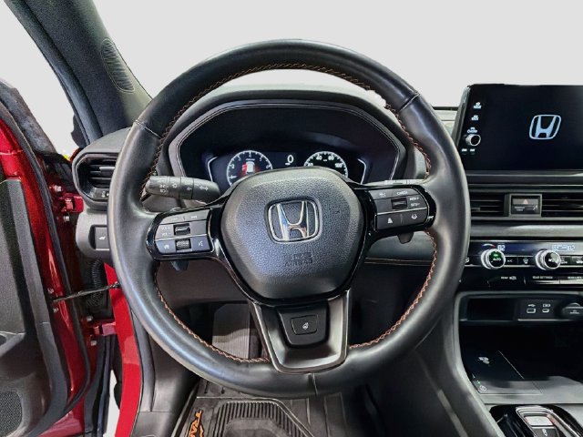 Used 2025 Honda Pilot TrailSport image 17