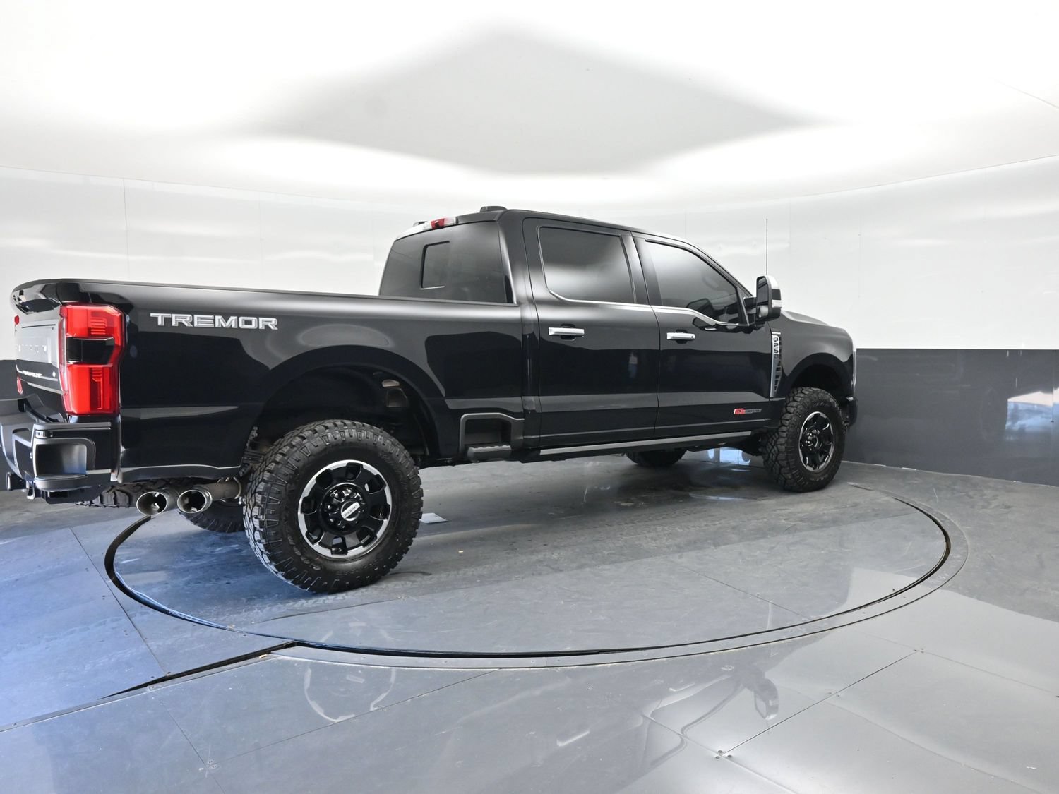 Used 2026 Ford F250 Platinum w/ Platinum Plus Package AWD/4WD image 11
