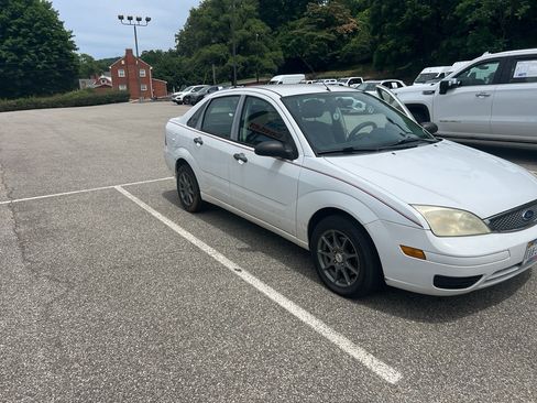 Used 2007 Ford Focus SE FWD image 4