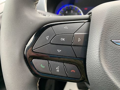 Used 2025 Chrysler Pacifica Limited FWD image 26