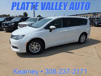 Used 2017 Chrysler Pacifica LX image 1