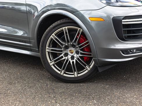 Used 2016 Porsche Cayenne GTS AWD/4WD image 4