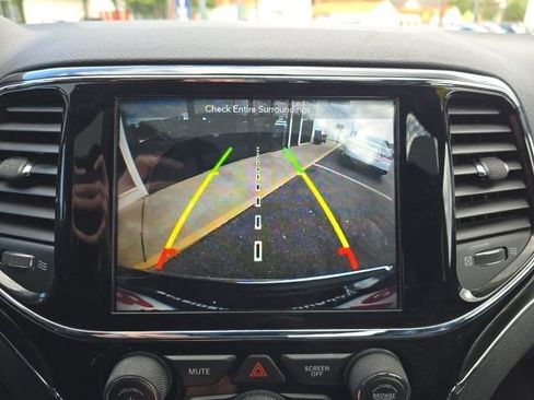 Used 2019 Jeep Grand Cherokee Limited image 22