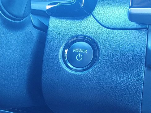 Used 2025 Toyota Camry LE image 31