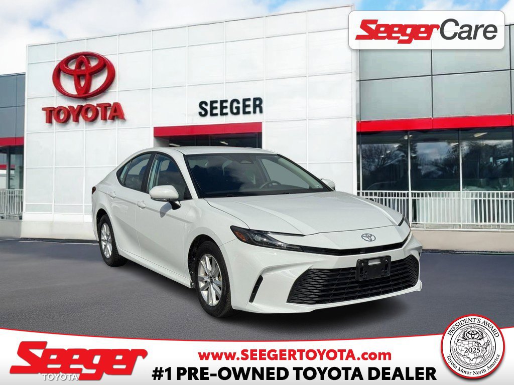 Used 2025 Toyota Camry LE FWD image 1