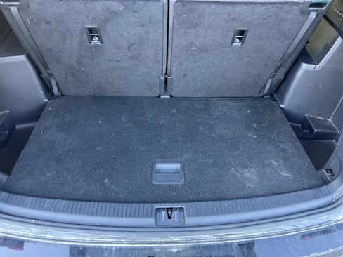 Certified 2025 Volkswagen Atlas SEL image 33