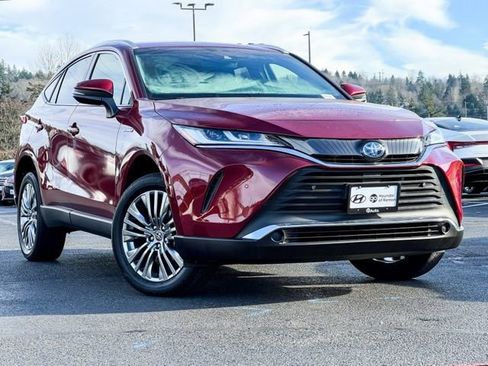 Used 2021 Toyota Venza XLE image 1