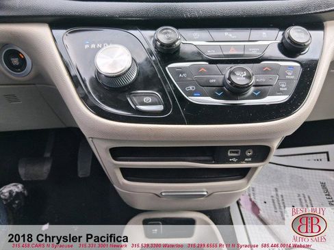 Used 2018 Chrysler Pacifica Touring-L image 18