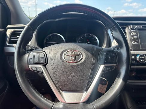 Used 2016 Toyota Highlander LE AWD/4WD image 14