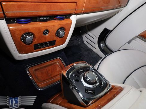 Used 2014 Rolls-Royce Phantom Drophead Coupe image 33