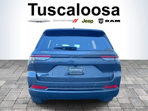 New 2025 Jeep Grand Cherokee Altitude image 6