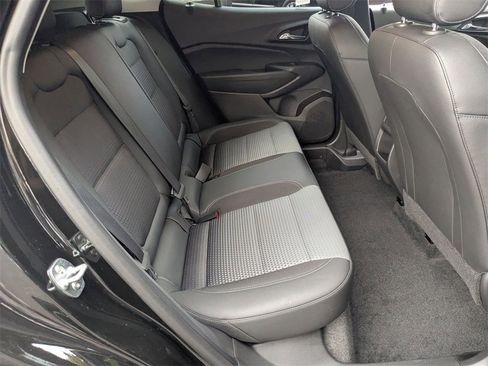 Used 2025 Chevrolet Trax LT w/ LT Convenience Package image 28