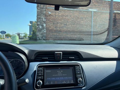 Used 2025 Nissan Versa SV FWD image 17