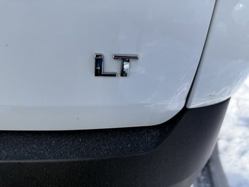 Used 2023 Chevrolet Traverse LT image 8