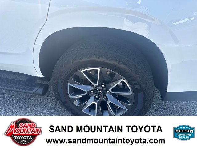 Used 2023 Chevrolet Tahoe Z71 w/ Luxury Package AWD/4WD image 11