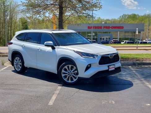 Used 2025 Toyota Highlander Limited image 2