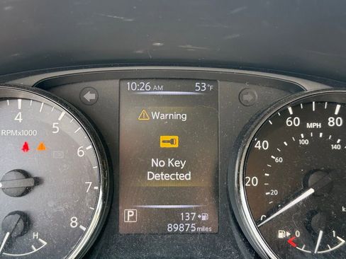 Used 2017 Nissan Rogue Sport SL w/ SL Premium Package image 16