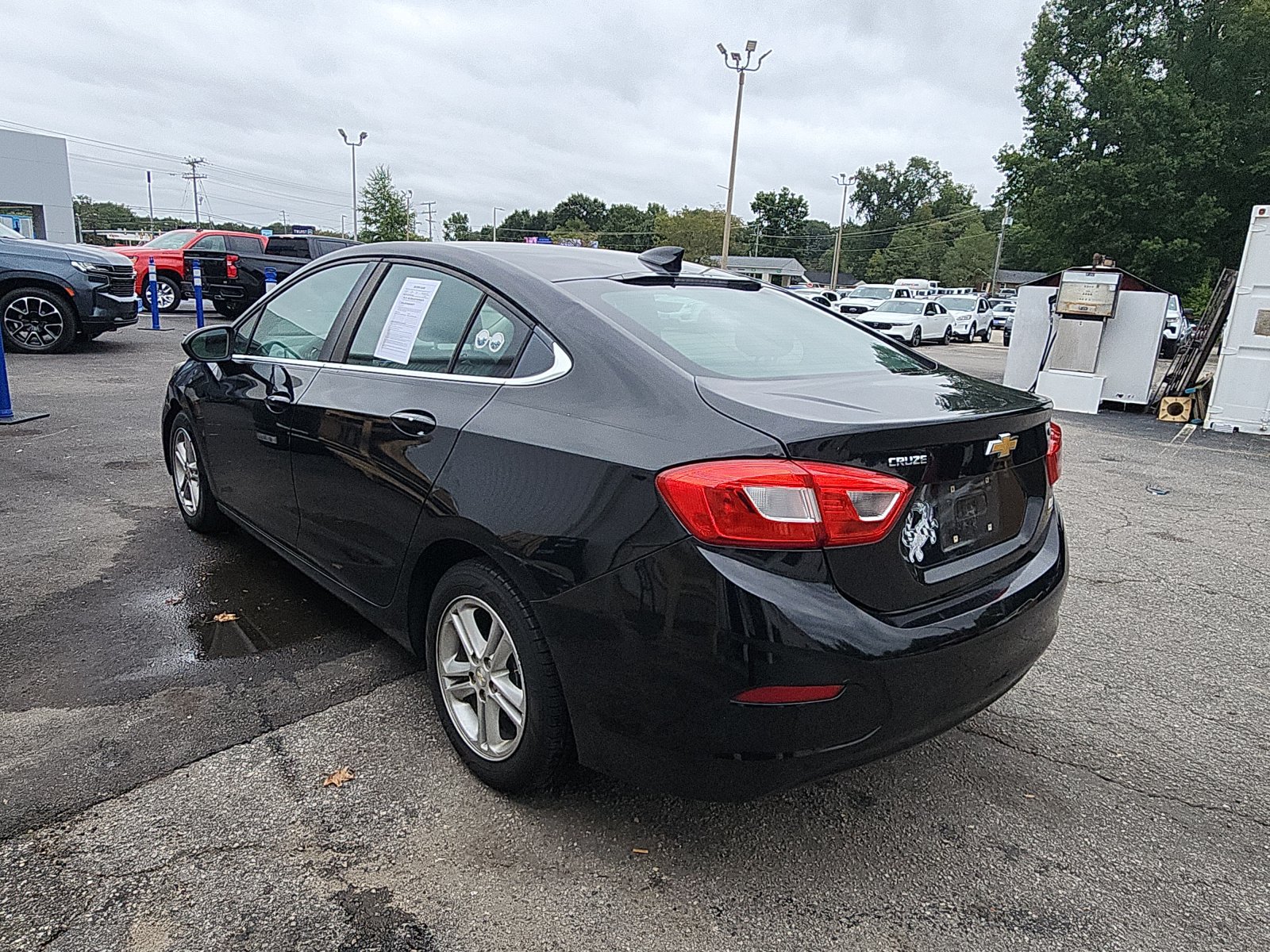 Used 2017 Chevrolet Cruze LT w/ Convenience Package FWD image 3